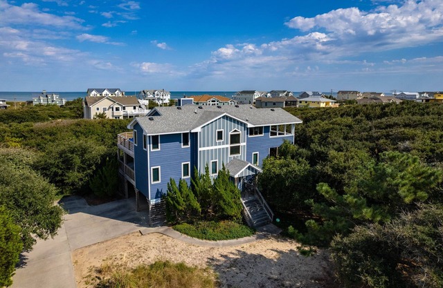 Superbe 5 BDRM w / vues panoramiques sur l'océan, à 3 minutes de la plage