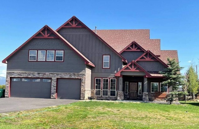 5 chambres, bain à remous, magnifique maison, près de Tamarack et sentiers