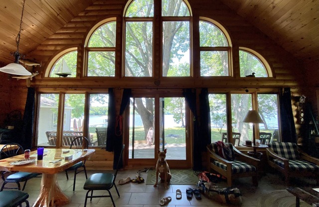 Superbe une cabine Frame sur le magnifique lac Koronis
