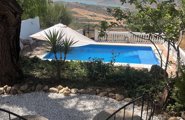 Casita 1: 2 Bed, Sleeps 4 Détendez-vous au bord de la piscine surplombant le lac!