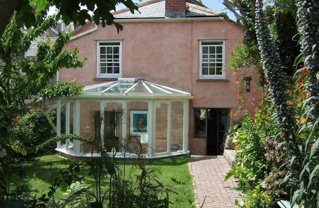 Magnifique maison d'artiste avec jardin isolé et vue sur la mer depuis toutes les pièces.