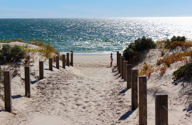 Gorgeous Beachside Bungalow in West Beach (Pet Friendly!)