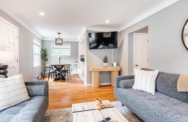 Gorgeous Berkley 3BR/2.5BA Home w/ Loft Suite