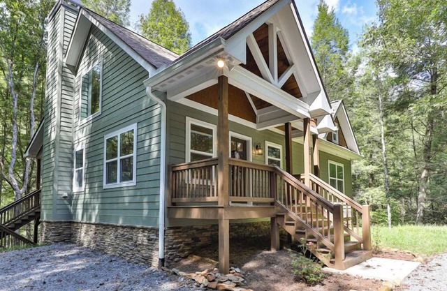 Gorgeous Brand New Cottage on Trout Stream