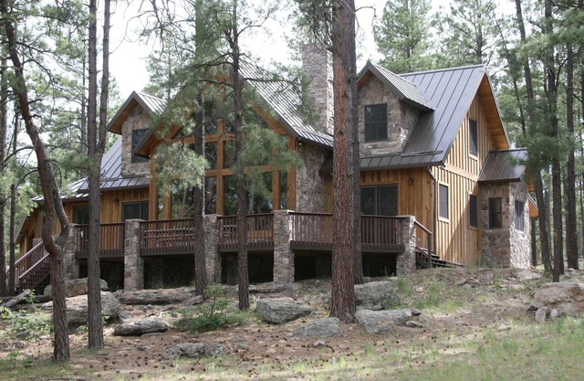 MAGNIFIQUE CABINE DANS LES PINES