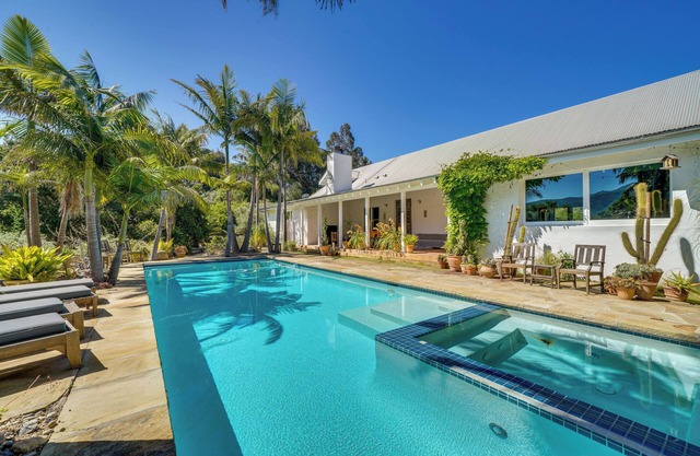 Gorgeous Carpinteria Home: Pool, Spa, Fireplaces!