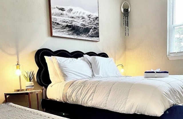 Gorgeous Chics Beach Guesthouse Pet & Child Friendly. No Stairs, Private Parking