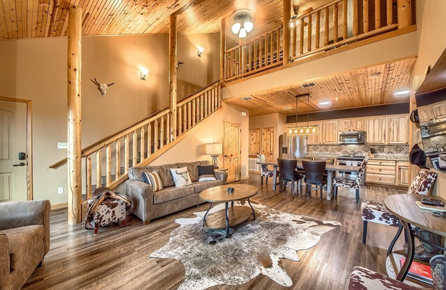 Gorgeous Condo Historic Gruene with pool! Dog friendly!