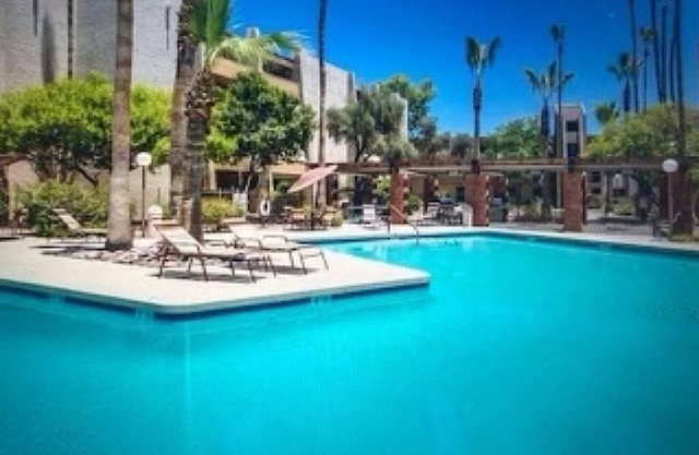 Superbe condo rénové au coeur de la vieille ville de Scottsdal