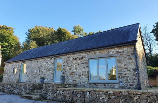 Gorgeous farm cottage, full of rural charm yet close to beaches and castles.