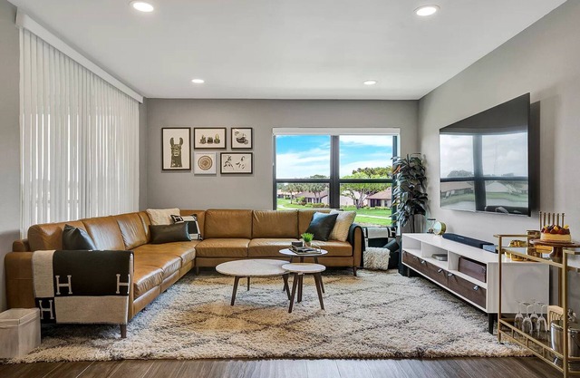 Gorgeous FL / Boca Raton 3B/2B Newly Remodeled Modern Condo - 6 Months Minimum