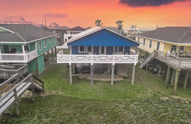 Gorgeous FRONT ROW beach house, recently remodeled 3-bedroom