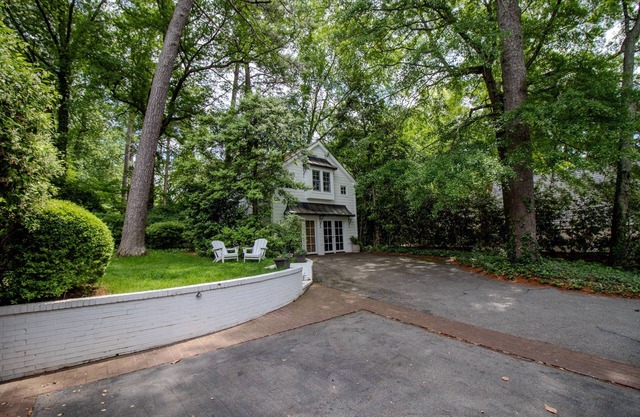 Gorgeous Historic Carriage House with fine furnishings and modern amenities