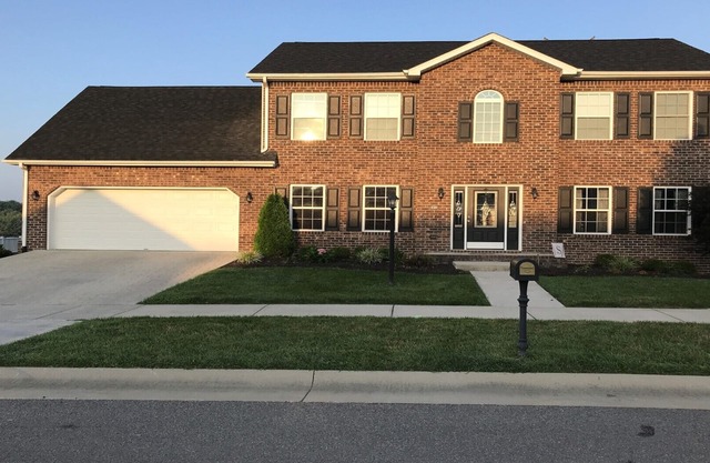 Belle maison dans un beau nouveau quartier PARFAIT pour le football et l'obtention du diplôme