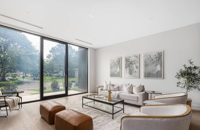 Gorgeous Home in Charlotte #102