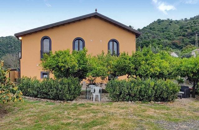 Gorgeous home in Motta Camastra