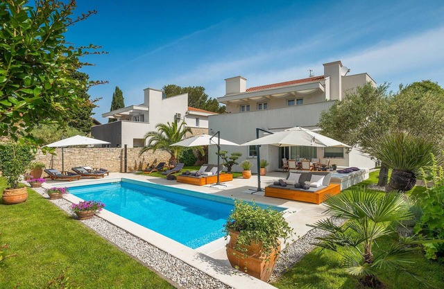 Villa White