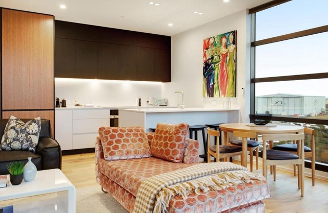 Gorgeous Home with Catalina Bay Views and Carpark