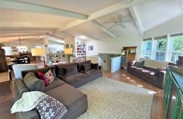 Magnifique maison avec ruisseau dans la cour, 10 min. à la ville / 20 min. Ski, Animaux acceptés