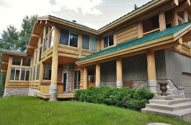 Magnifique maison avec bain à remous et étang privé à seulement 2 miles de la station de ski de Purgatory