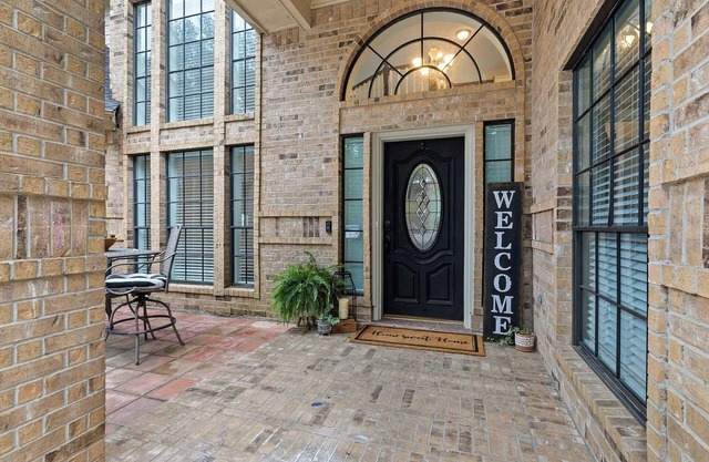 Gorgeous House on Golf Course with AC, WiFi, High Ceilings, Big Windows