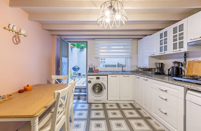 Gorgeous House with Refreshing Garden in Besiktas