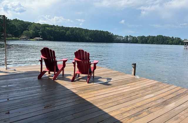 Superbe location au bord du lac avec plage de sable naturel 6 chambres / 3 salles de bain