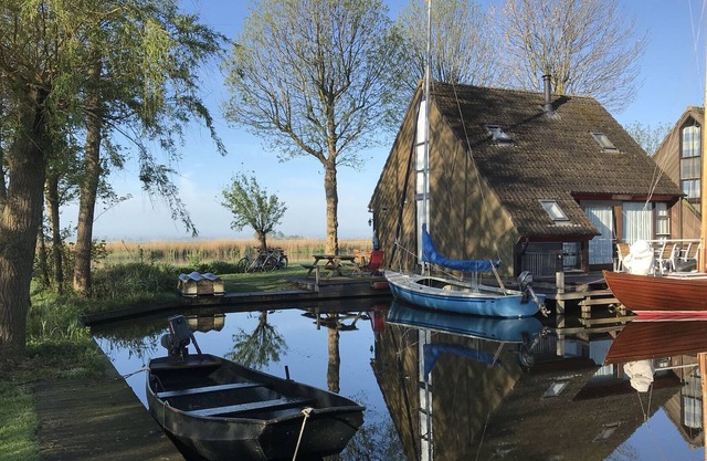 Magnifique maison de vacances au bord du lac à Gaastmeer