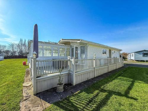 Gorgeous Lodge With Decking At Southview Holiday Park In Skegness Ref 33093V