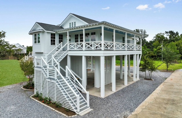 Gorgeous luxury modern home just steps to the beach!