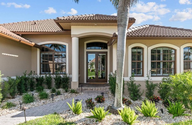 Gorgeous Marco Island Home Just a Few Steps from Mackle Park! Waiting for you!