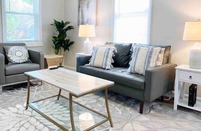 GORGEOUS+MODERN 2BR HOME | FAST WIFI+QUIET STREET