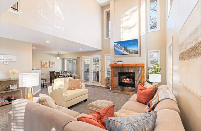 Gorgeous Modern Home in Ski Location! * Hot Tub * Near Cottonwood Canyons