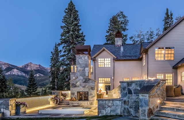 Gorgeous Mountain View Victoria Villa