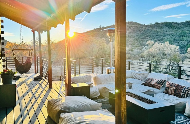 Gorgeous Mountain View Cabin Retreat - Sleeps 14