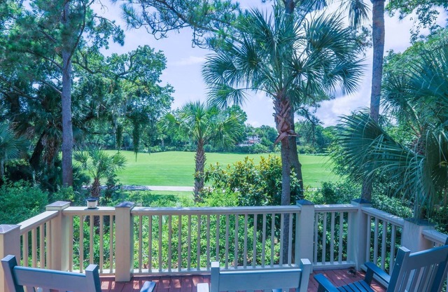 Gorgeous Natural Light, Vaulted Ceilings & Fairway Views. Back Deck & Screened Porch.