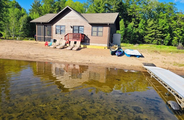 Superbe nouvelle retraite de plage familiale 2BR avec pédalo