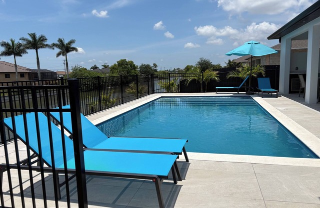 Gorgeous, new 3-bedroom house with heated Pool in Cape Coral, sleeps 8