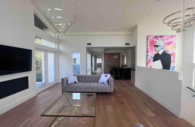 Gorgeous New "Cosmopolitan Arts House" in Prime Silverlake with Pool and Views!