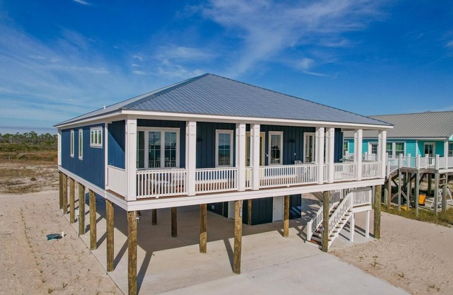SAVE 10% FOR BOOKING BY DEC! Brand New home w/Views, Elevator, & Easy access.