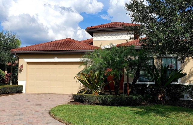 GORGEOUS NOKOMIS BEACH HOME
