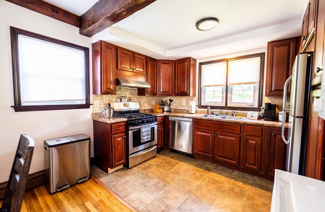 Gorgeous Ocean View Condo: 2 Bedroom Condo with 3 Queen Beds and Sleeps 6 Comfy!