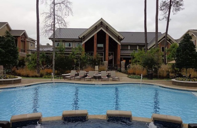 Superbe vue sur la piscine 1 chambre / 1 salle de bain condo à The Woodlands