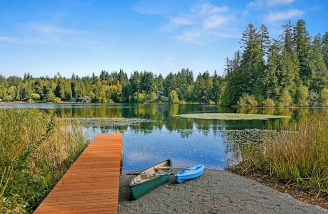 Gorgeous Poulsbo Lakefront Home with Dock & Kayaks!!