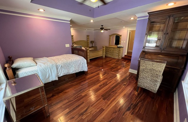 Gorgeous Private Home Near Amusement Park and Shopping!