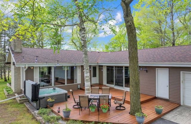 Private Ranch home hidden in the woods with lots of wildlife to view.