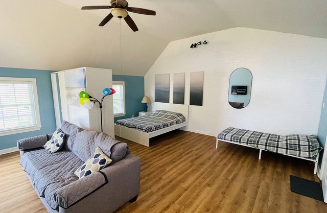 Gorgeous private suite - close to everything in Virginia Beach!