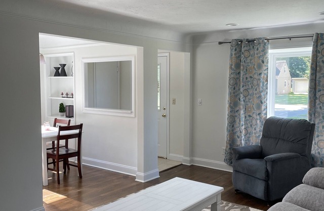 Gorgeous Ranch Home in Beautiful Westlake Ohio- No Cleaning Fee!
