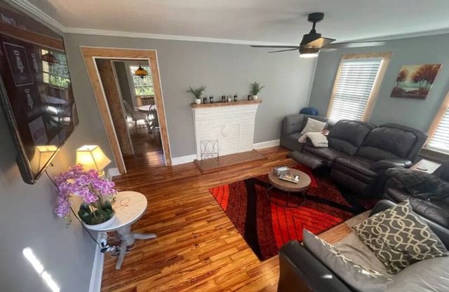 Gorgeous Red Pine 30’s Cottage in Downtown Lawrenceville! 65” TV