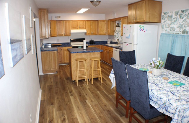 Gorgeous Remodeled Ranch Home 10 Min from Downtown Nor & VB
